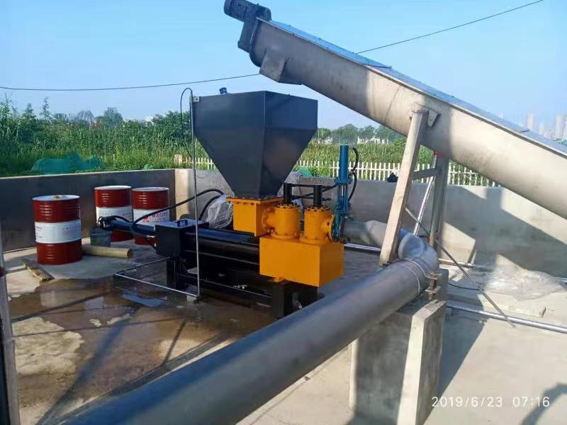 粘稠物料泵現(xiàn)場.jpg 粘稠物料泵現(xiàn)場.jpg